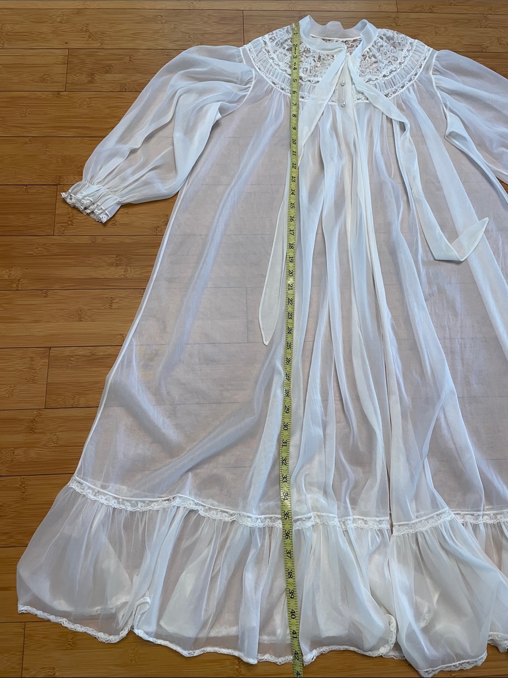 Nylon Peignoir Medium Lace 3/4 Sleeve Smocked Lace Semi Sheer Off White Robe VTG - Picture 4 of 9